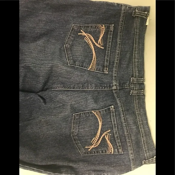 Gloria Vanderbilt - Picture 5 of 7